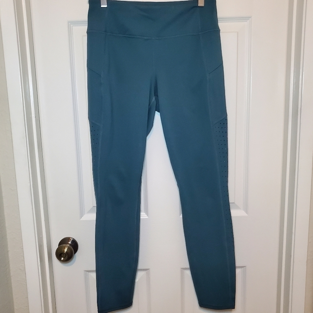 Athleta high-waisted seamless perforated legging Sz MT